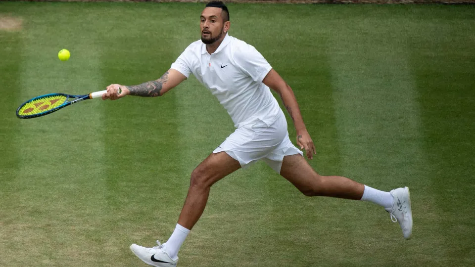 Kyrgios vence Sabalenka em duelo sem peso histórico da 'Batalha dos Sexos'