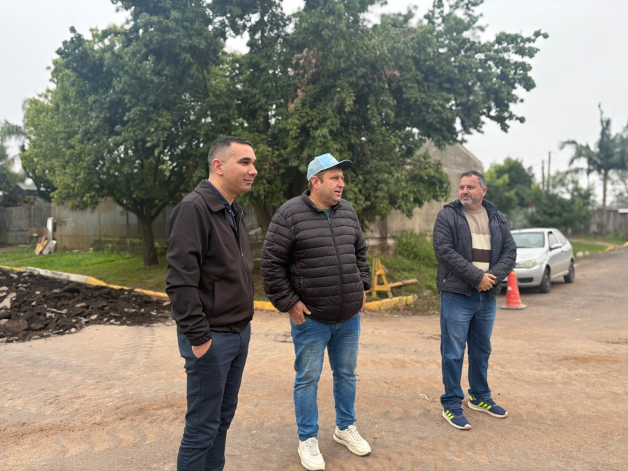 Rua Mário Covas recebe preparação para pavimentação no Residencial Solar, em Parobé