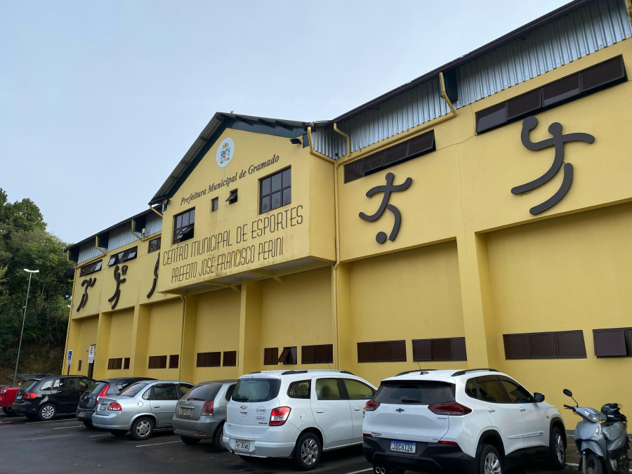 Gramado abre inscrições para campeonatos de canastra e futsal em diferentes categorias