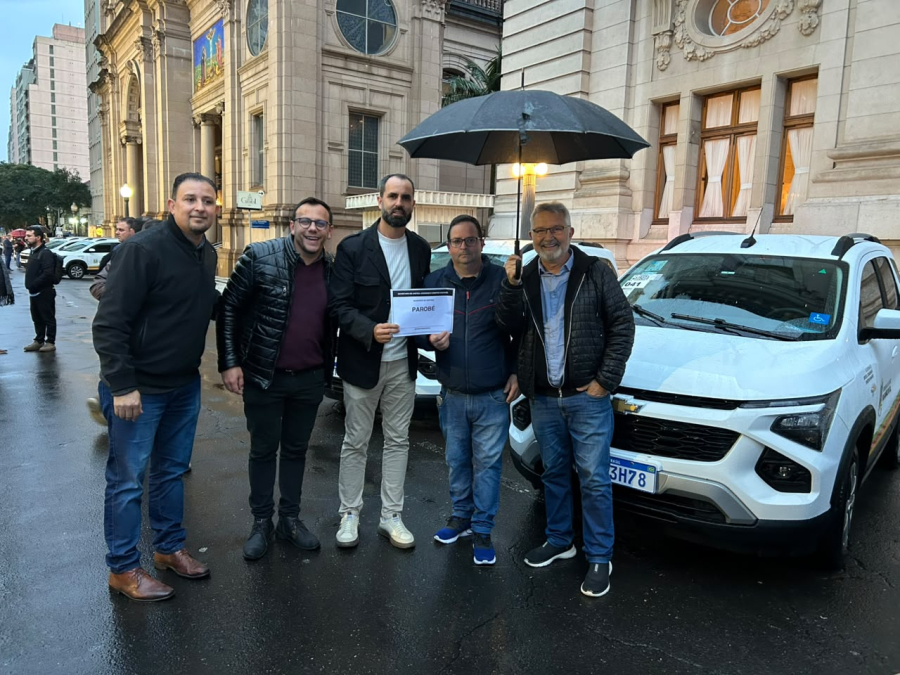 Parobé recebe veículo adaptado para reforçar transporte na saúde